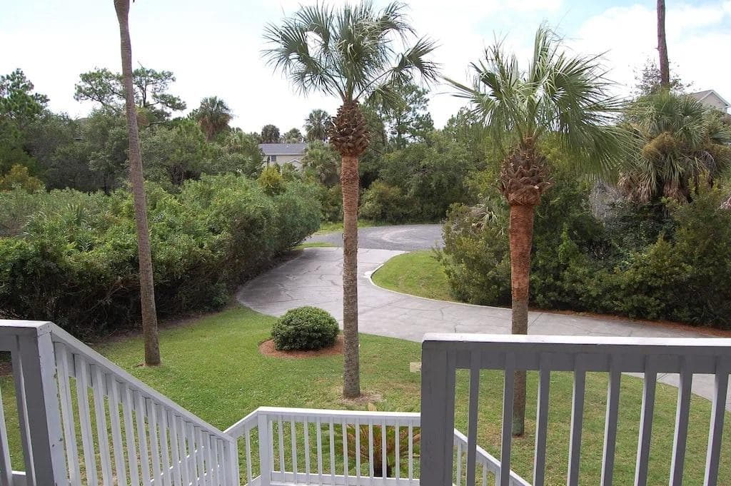 Fantasy Island has a paved winding driveway with room for 10 cars